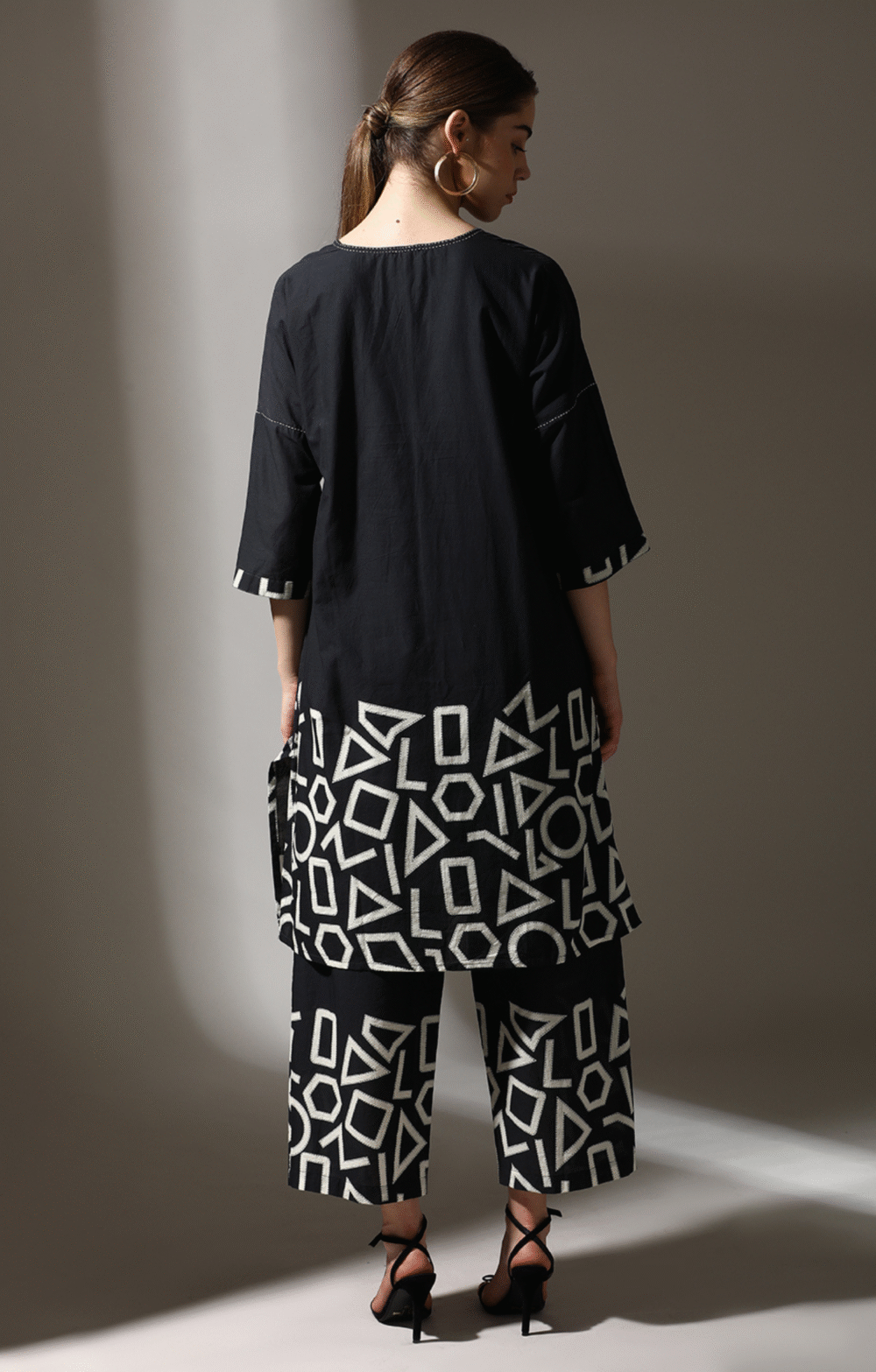 Monochrome Maze - Image 6